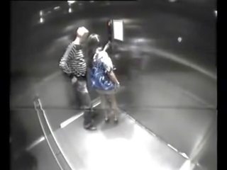 Trokštantis aistringas pora šūdas į elevator - 