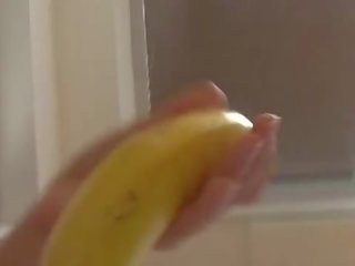 How-to: หนุ่ม ผมสีบรูเนท lassie สอน การใช้ a กล้วย