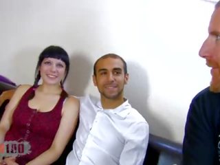 若い スペイン語 アマチュア キャスティング と 最初の x 定格の ビデオ フィルム